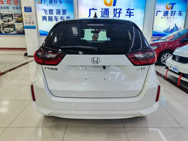 Honda Fit — Фото автомобиля 9