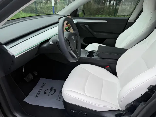 Tesla Model Y — Фото автомобиля 7