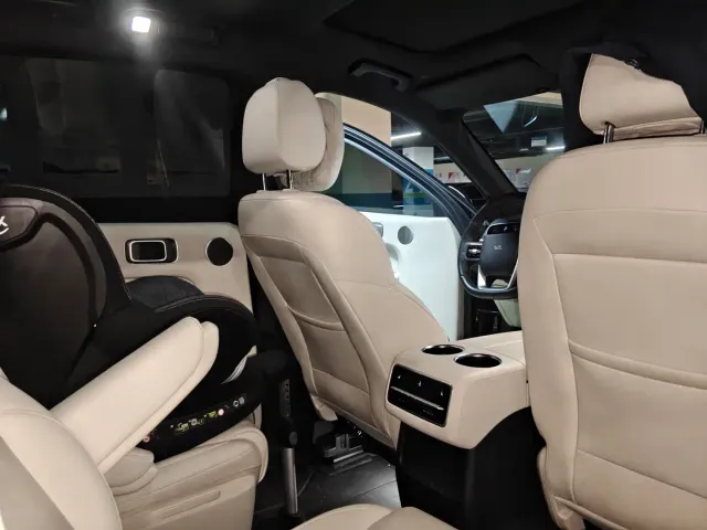 Li Auto L8 — Фото автомобиля 3