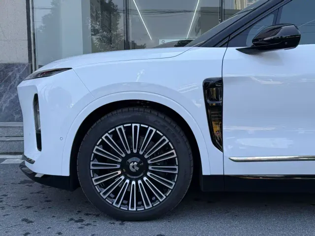 Nio ES8 — Фото автомобиля 7