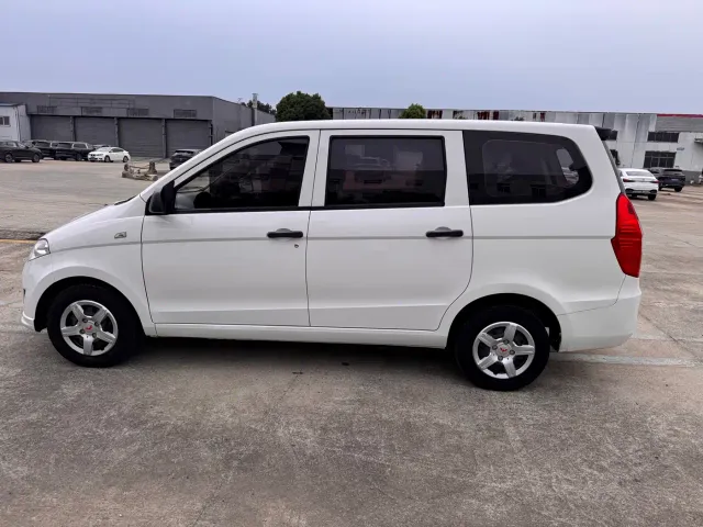 Wuling Hongguang — Фото автомобиля 5