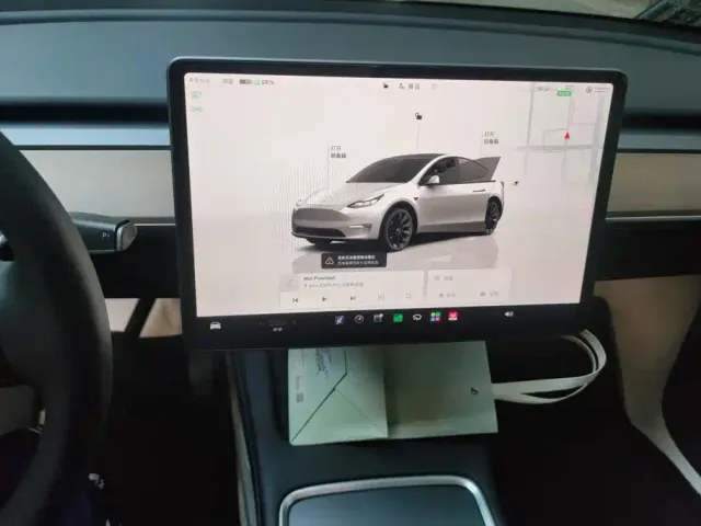 Tesla Model Y — Фото автомобиля 13