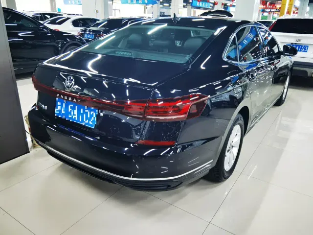 Volkswagen Passat — Фото автомобиля 8