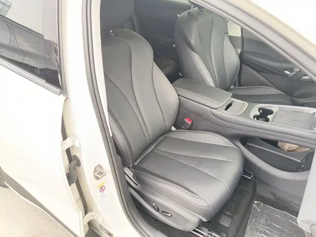 BYD Sealion 05 EV — Фото автомобиля 24
