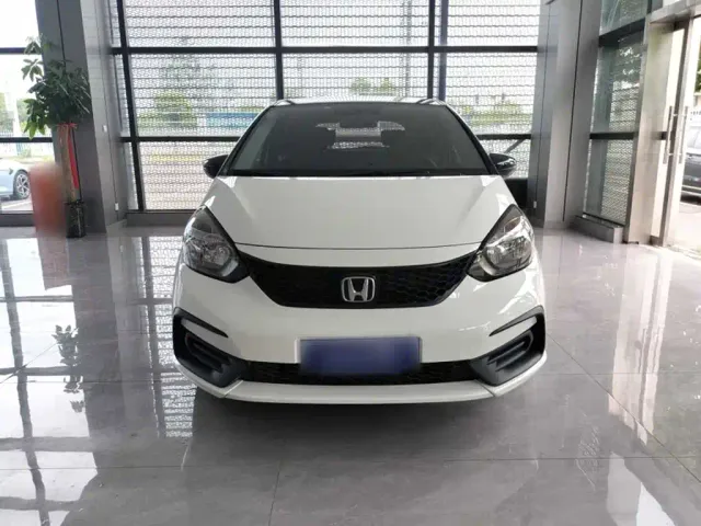 Honda Fit — Фото автомобиля 3