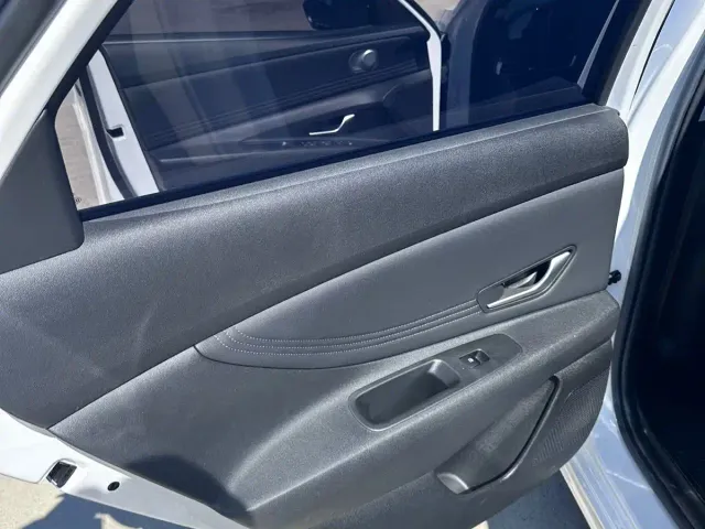 Hyundai Elantra — Фото автомобиля 19