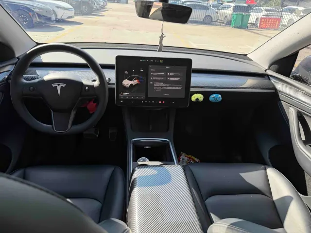 Tesla Model Y — Фото автомобиля 4