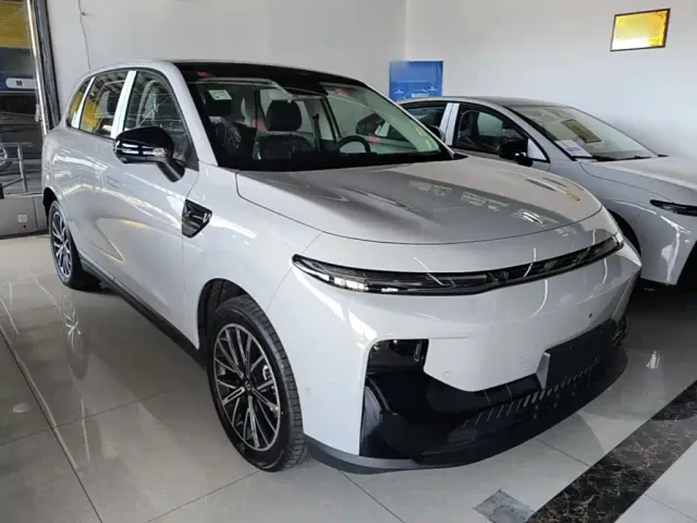 Leapmotor B10 — Фото автомобиля 3