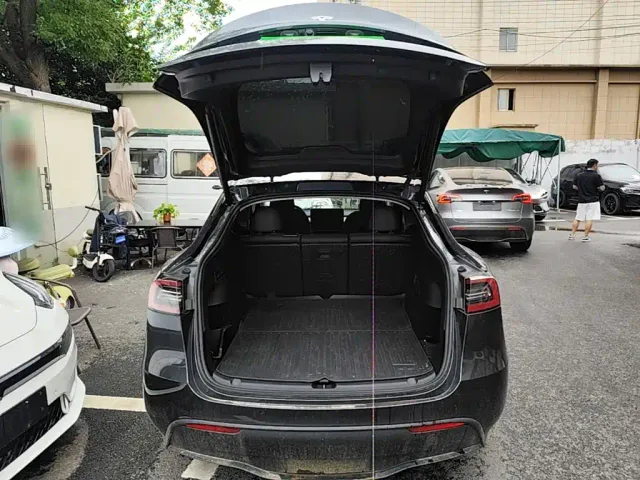 Tesla Model Y — Фото автомобиля 18