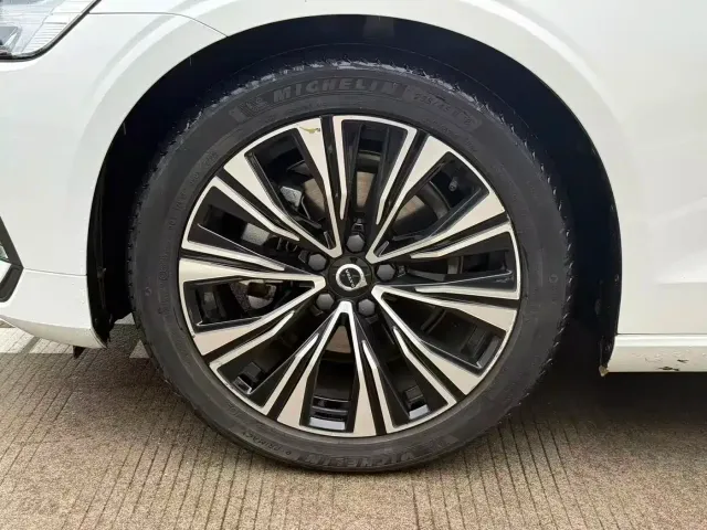 Volvo S60 — Фото автомобиля 5