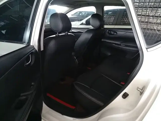 Nissan Tiida — Фото автомобиля 16