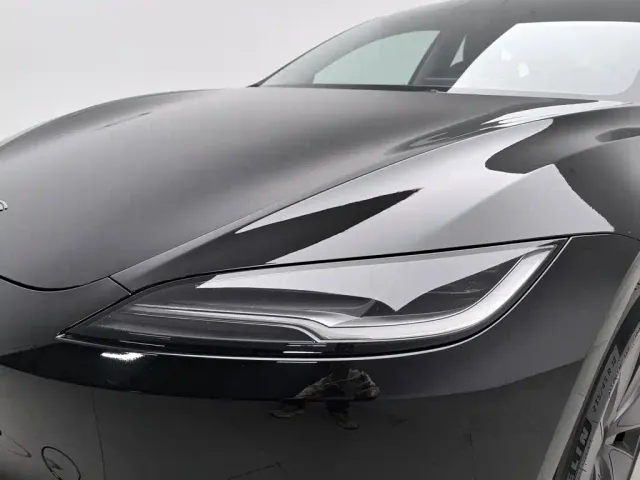 Tesla Model 3 — Фото автомобиля 7