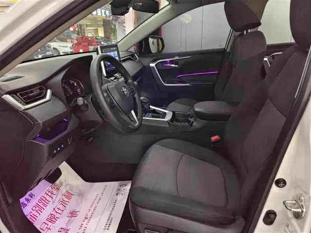 Toyota RAV4 — Фото автомобиля 4