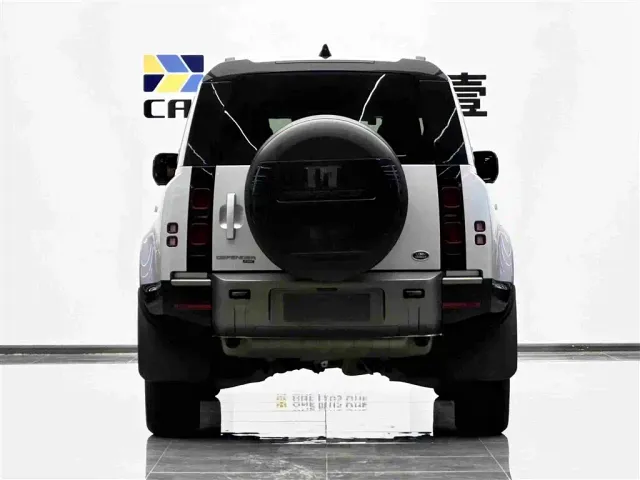 Land Rover Defender — Фото автомобиля 5