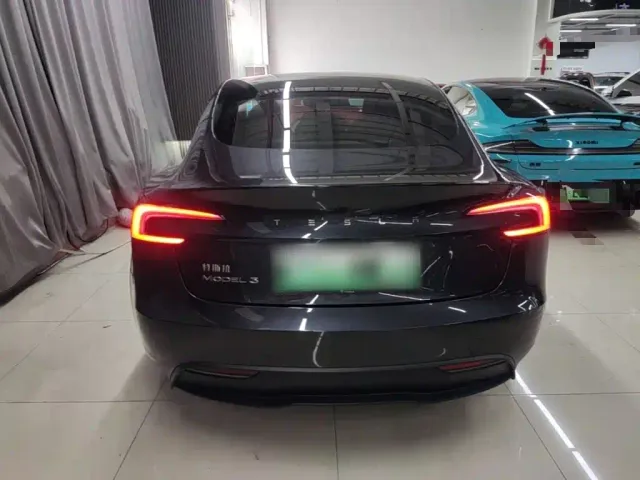 Tesla Model 3 — Фото автомобиля 5