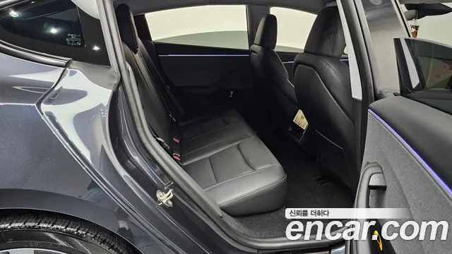 Tesla Model 3 — Фото автомобиля 11