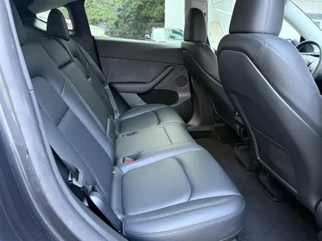 Tesla Model Y — Фото автомобиля 14