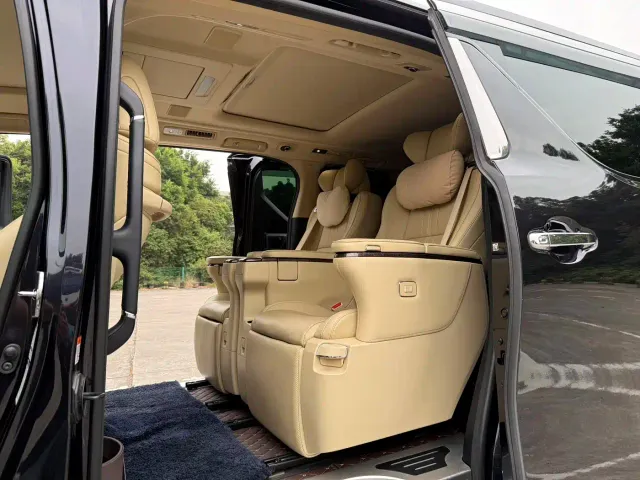 Toyota Vellfire — Фото автомобиля 10