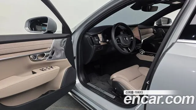 Volvo S90 — Фото автомобиля 10
