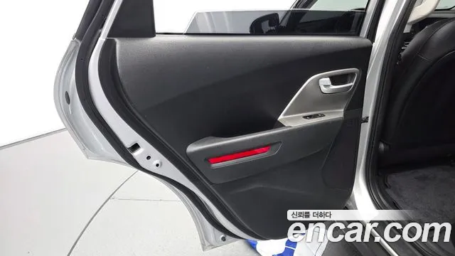 Kia Niro — Фото автомобиля 13