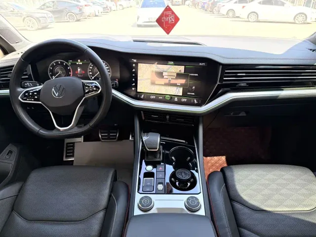 Volkswagen Touareg — Фото автомобиля 7