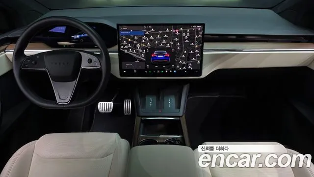 Tesla Model X — Фото автомобиля 10