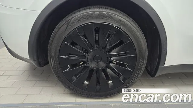 Tesla Model Y — Фото автомобиля 5