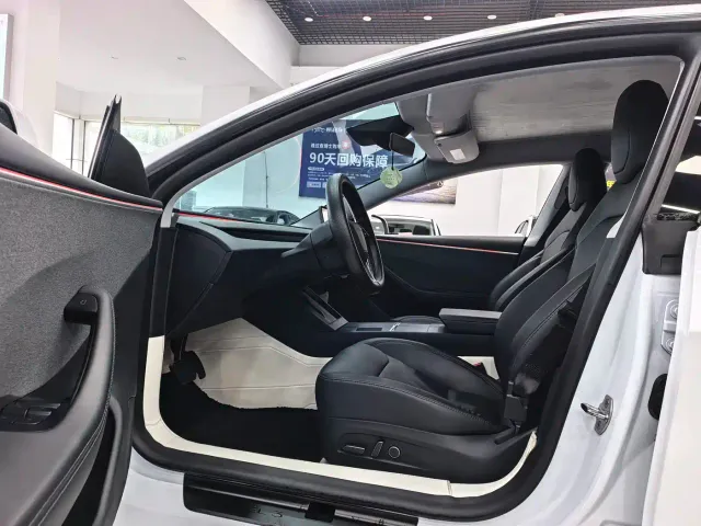 Tesla Model 3 — Фото автомобиля 6
