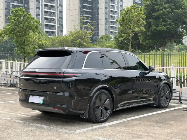 Li Auto L8 — Фото автомобиля 4