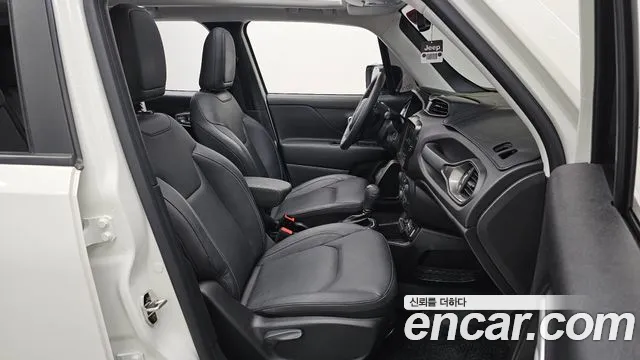 Jeep Renegade — Фото автомобиля 11