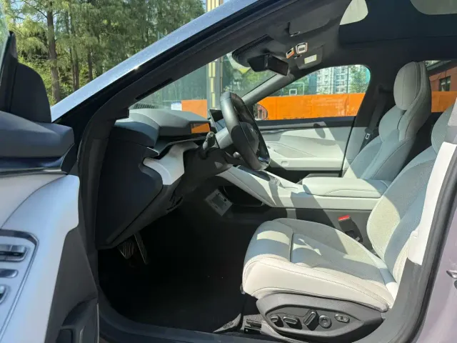 Xpeng P7 — Фото автомобиля 4