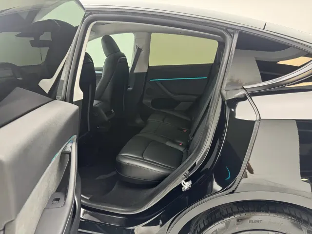 Tesla Model Y — Фото автомобиля 13