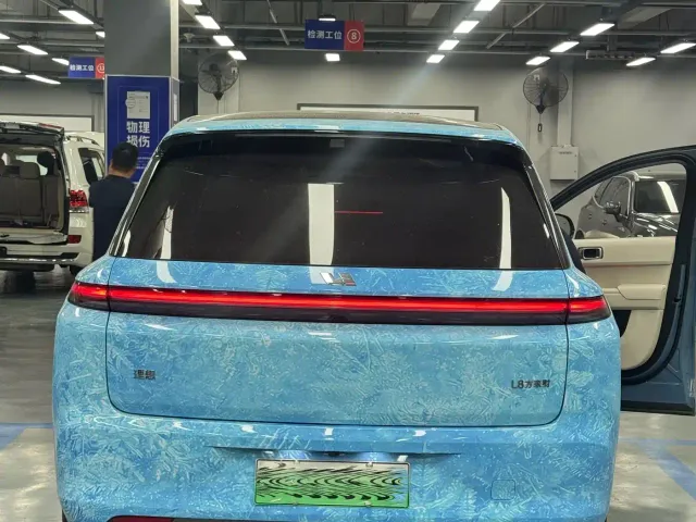 Li Auto L8 — Фото автомобиля 5