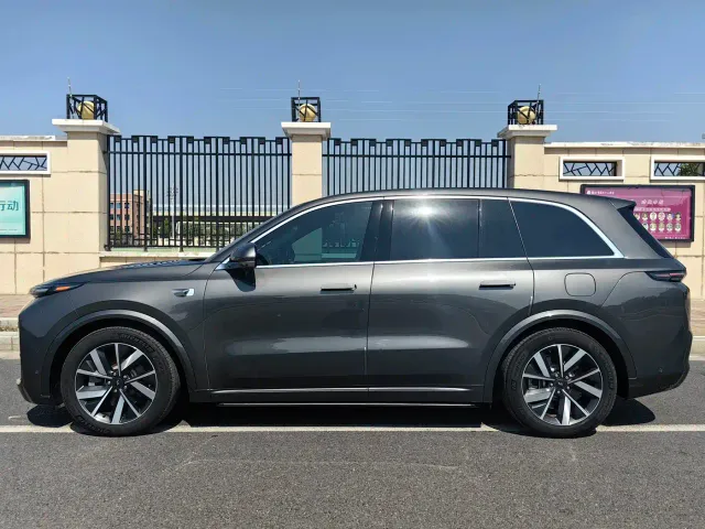 Li Auto L8 — Фото автомобиля 7