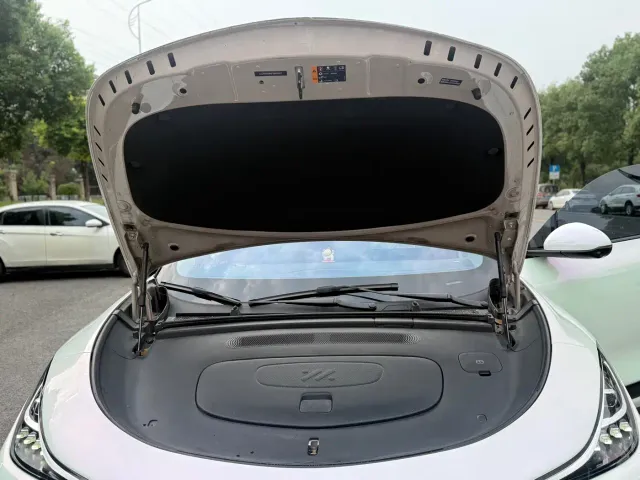 IM Motors LS6 — Фото автомобиля 17
