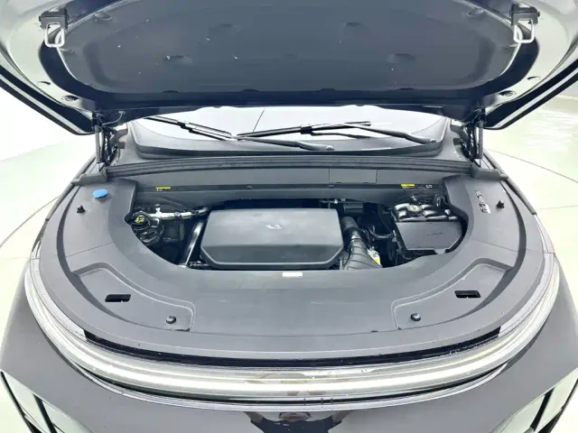 Li Auto L7 — Фото автомобиля 16