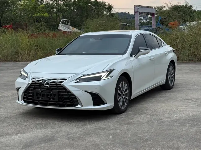 Lexus ES — Фото автомобиля 3