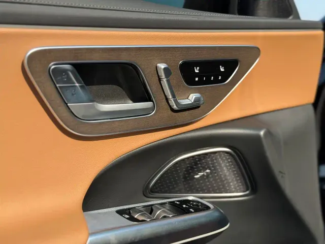 Mercedes-Benz E-Class — Фото автомобиля 11