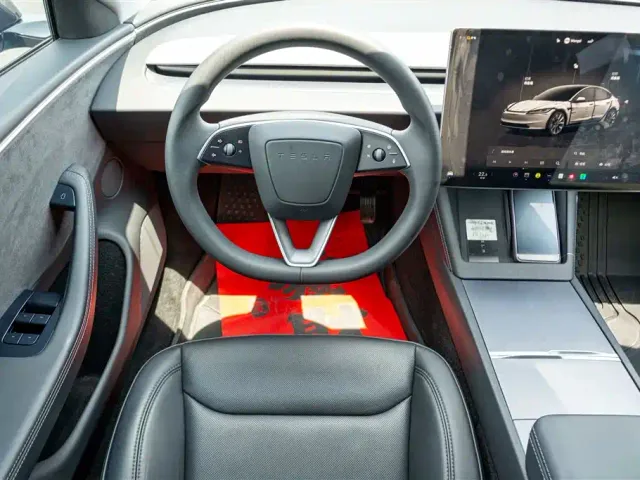 Tesla Model 3 — Фото автомобиля 19