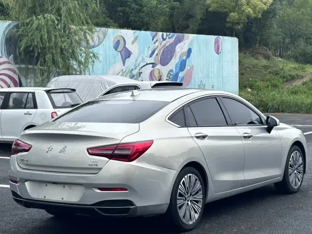Hongqi H5 — Фото автомобиля 22