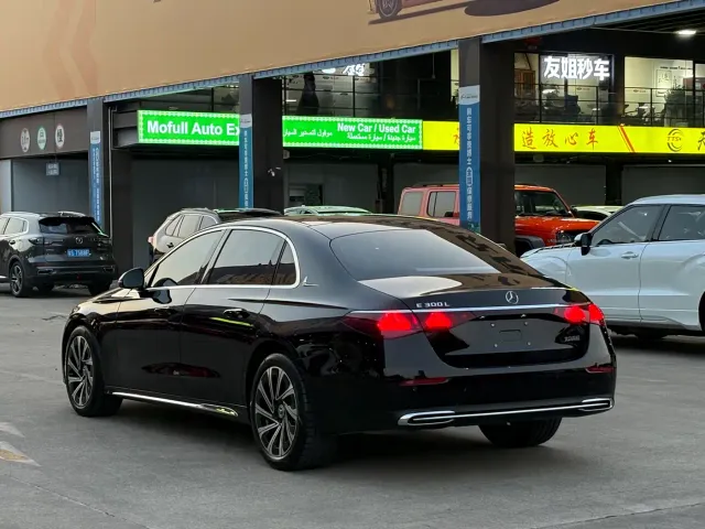 Mercedes-Benz E-Class — Фото автомобиля 20