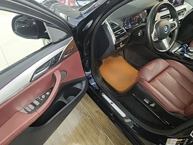 BMW iX3 — Фото автомобиля 15
