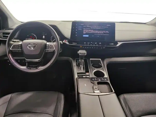 Toyota Sienna — Фото автомобиля 12