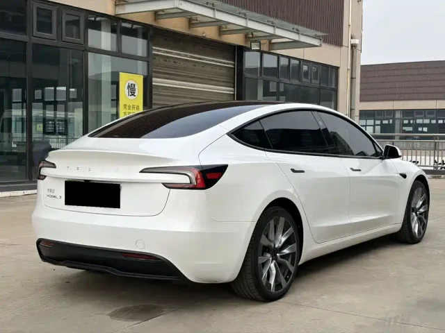 Tesla Model 3 — Фото автомобиля 7