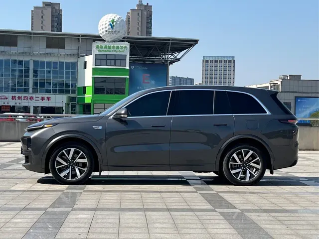 Li Auto L8 — Фото автомобиля 3