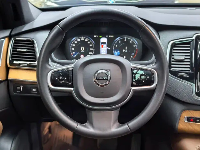Volvo XC90 — Фото автомобиля 26