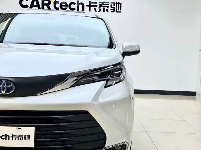 Toyota Sienna — Фото автомобиля 7