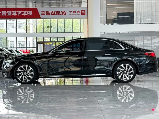 Mercedes-Benz E-Class — Фото автомобиля 5