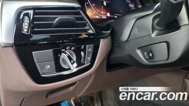 BMW 5 Series G30 — Фото автомобиля 30