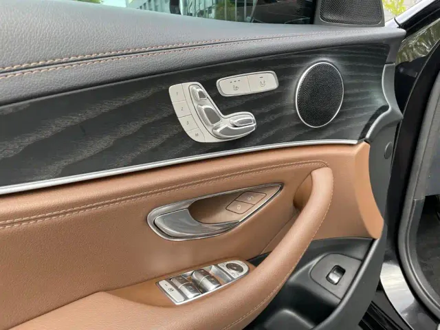 Mercedes-Benz E-Class — Фото автомобиля 11